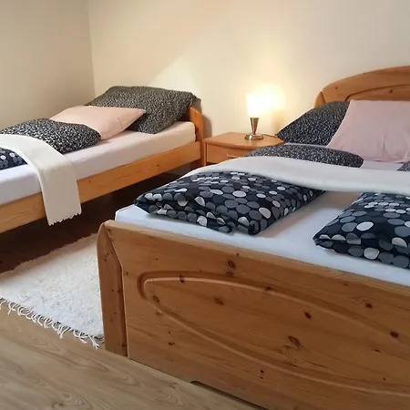 Violetta Vendeghaz アパート